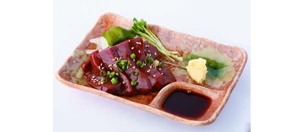 甘味があり、トロリとしたレバー刺し(780円/馬肉料理専門店 馬)