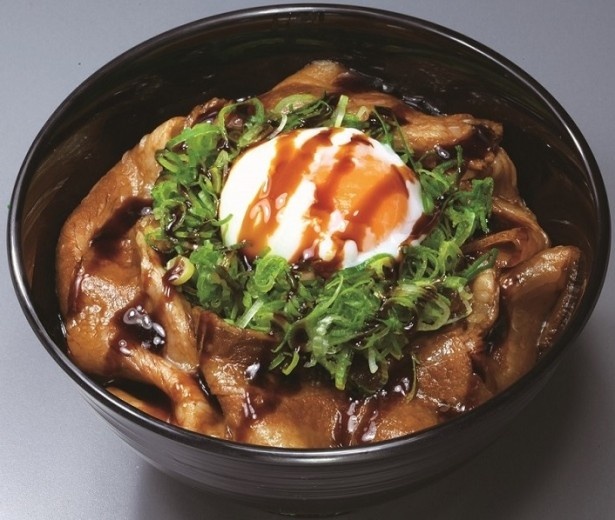 「イベリコ豚丼」は、くら寿司のこだわりサイドメニューの一品。2013年3月に販売を開始してからの大人気商品