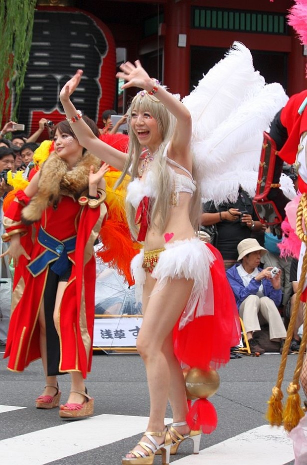 今年もコスプレ隊が参加した