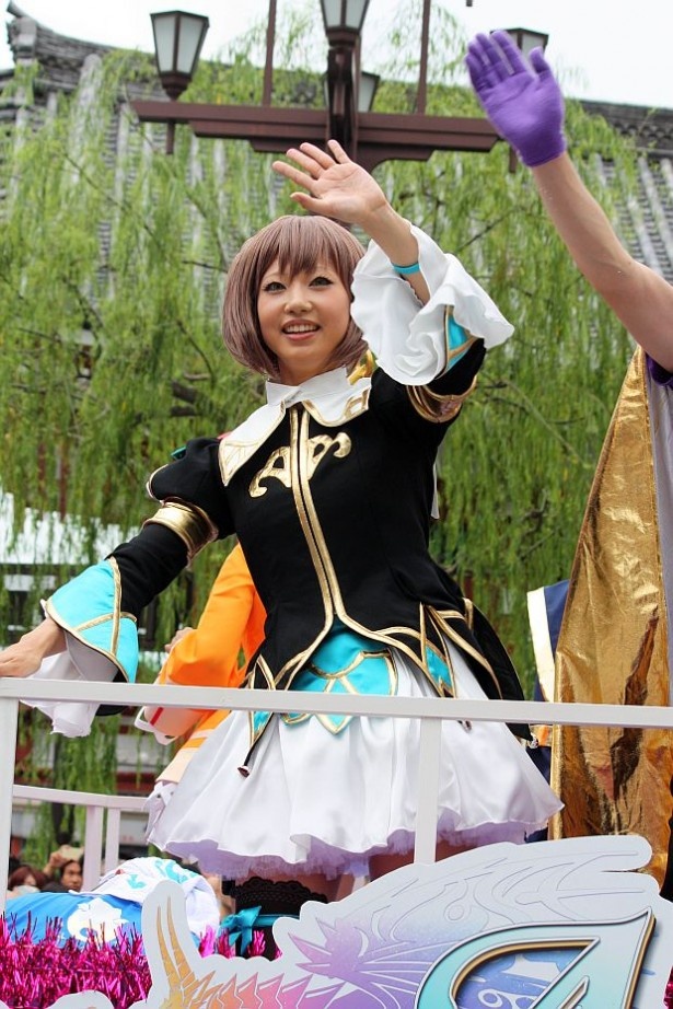 コスプレイヤーも踊る