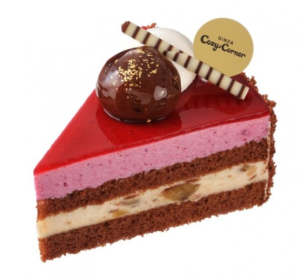 クリ入りのマロンムースの上に洋ナシ入りのカシスムースを重ねた「カシスとマロンのケーキ」