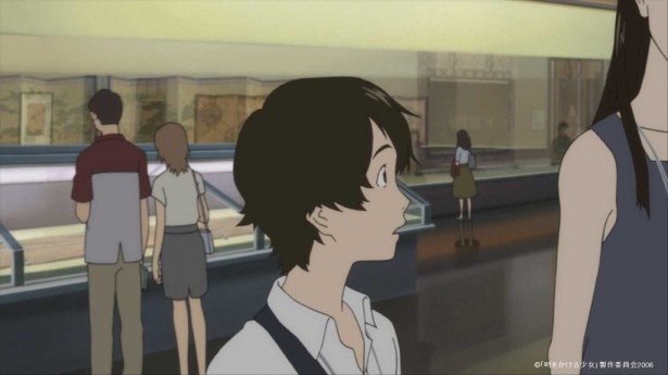 映画にはヒロインの少女が展示室にいるシーンも