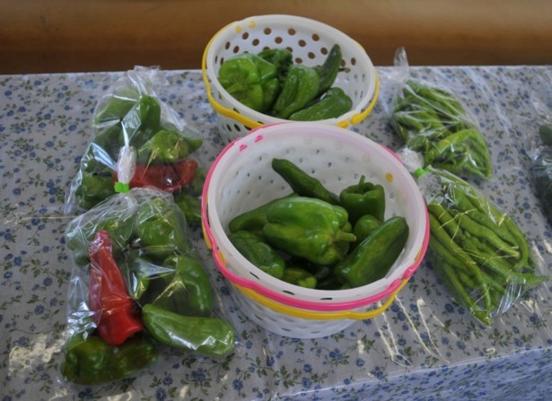 『えきなかマルシェ』では地元産の野菜がいっぱい！
