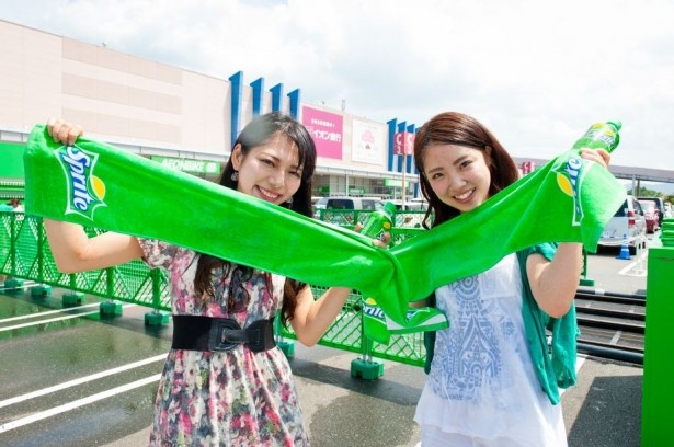「最高でした！」と仲良し2人組み。先着でもらえる参加特典のオリジナルタオルもゲット