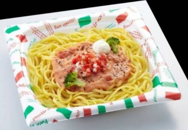 9月2日(火)から関東、新潟、長野限定で発売される「生パスタ　タラバ蟹のトマトクリーム」(430円)