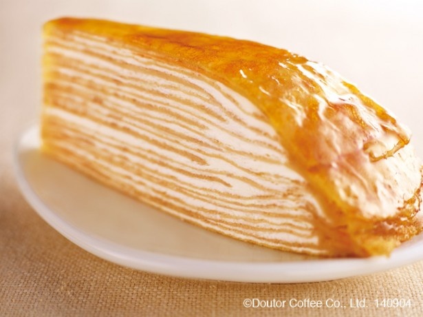 クレープ生地を薄く焼き上げ端まで柔らかに仕上げた「ミルクレープ」(360円)