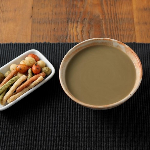 香ばしさとやわらかい甘みが調和した味わいの「好みの濃さで味わう　ほうじ茶ラテ」(120g380円)