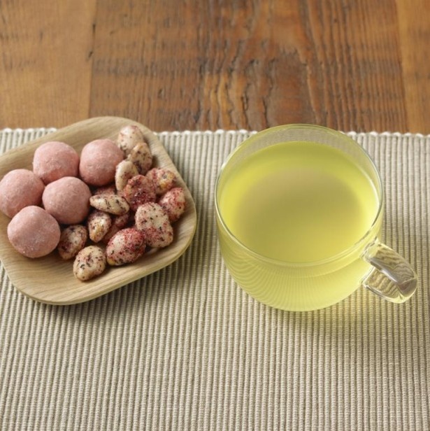 甘みと酸味が調和したさっぱりとした味わいの「好みの濃さで味わう　ゆずレモネード」(105g380円)