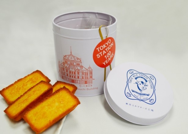 東京ミルクチーズ工場「チーズフィナンシェ(駅舎缶7個入り)」(1500円)はパルメザンチーズの香りが引き立つ1品(京葉ストリート)
