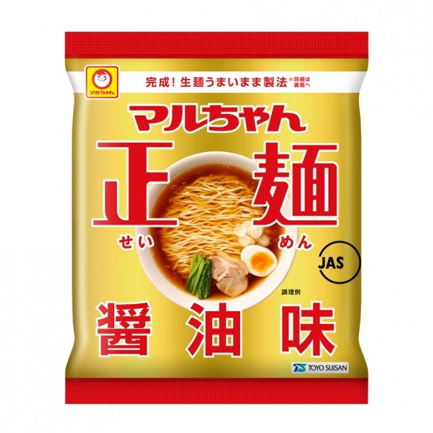 マルちゃん正麺 醤油味(108円)。なめらかでコシのある中太麺に、香味野菜の風味を効かせたスープがよく絡む