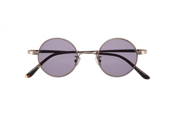 作中でレオリオが着用しているサングラスを再現した「レオリオ モデル」(税別4750円)