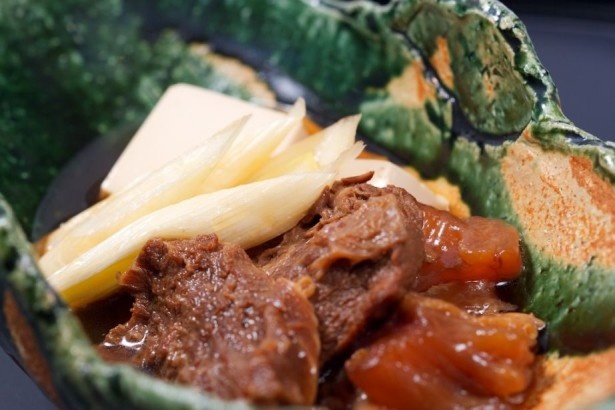 口当たり良くやわらかで旨みあふれる「牛スジのとろとろ煮込み」