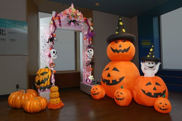ハロウィンフォトコーナーで記念撮影ができる