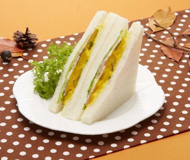 「パンプキンサラダとベーコンのサンド」(298円)