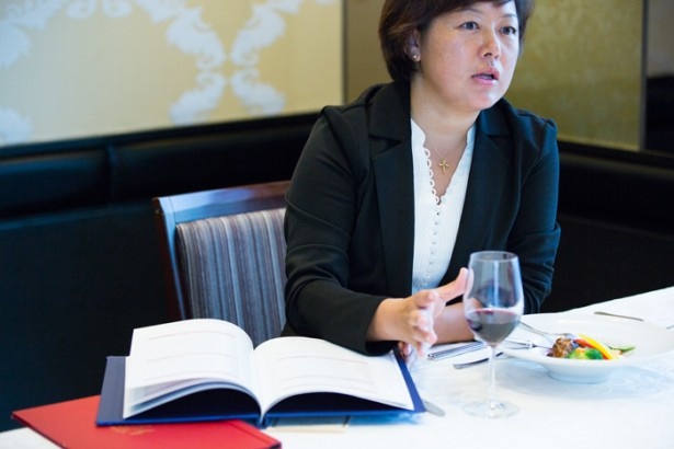 店に頼まれて、ワインをセレクトする仕事も多いSATOKOさん。「ワインはそれこそ無数にありますから、一瞬のひらめきを大事にしてセレクトしてほしいですね」