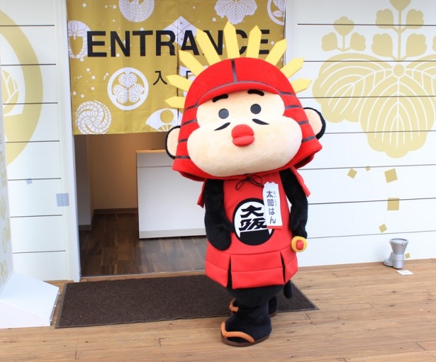 大坂の陣400年にまつわるイベントPRを担当する太閤はん。おちょぼ口がキュート。リクエストに応えてあらゆるポーズを決める！