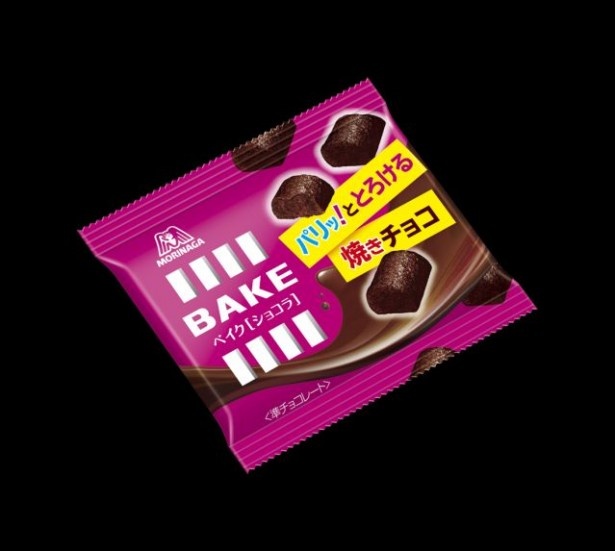 「ベイクショコラ」(税抜122円)は、外側はパリッと香ばしく、中はしっとりとした食感が人気。