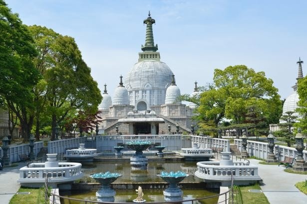 名古山霊苑にある仏舎利塔。名古山は姫路城十景の一つにもなっている