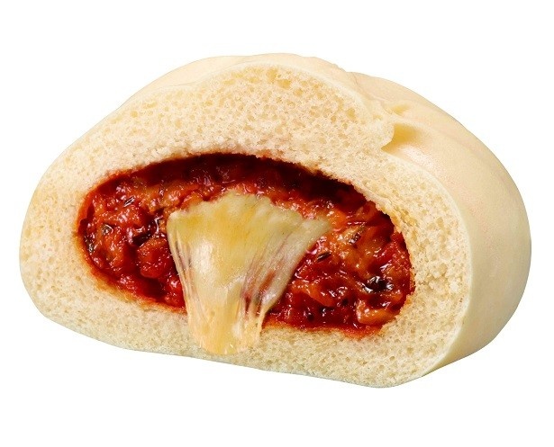 とろ～りカマンベールチーズの「のび～るチーズピザまん」(120円)(※セール時108円)