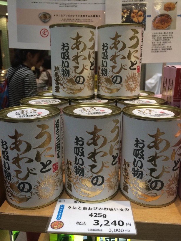 ウニが名物の三陸産の「うにとあわびのお吸い物（いちご煮）」も人気。425g￥3240