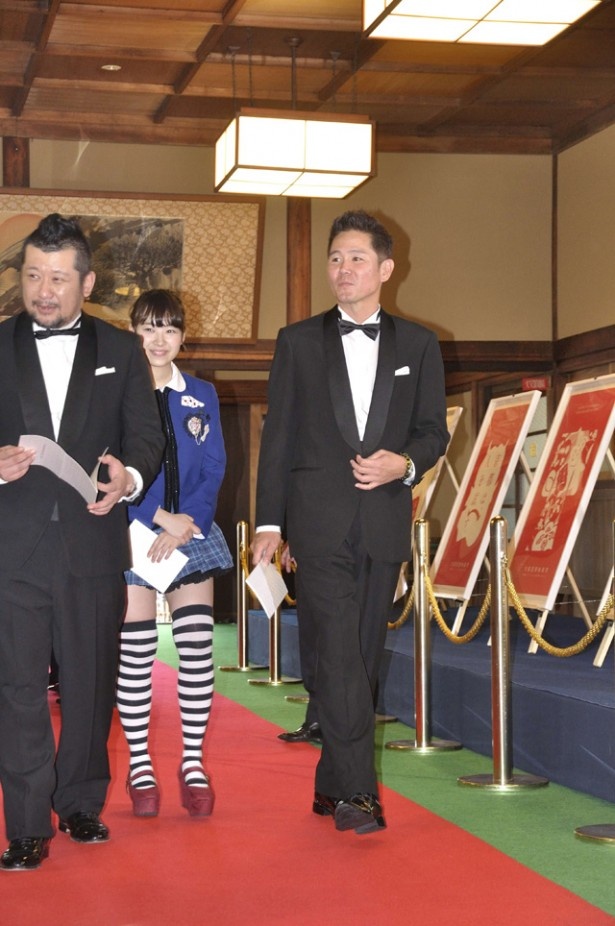 「NMBげいにん！THE　MOVIE リターンズ卒業！お笑い青春ガールズ!!新たなる旅立ち｣に出演の小笠原菜由(中央)、川田広樹(右）、ケンドーコバヤシ（左）