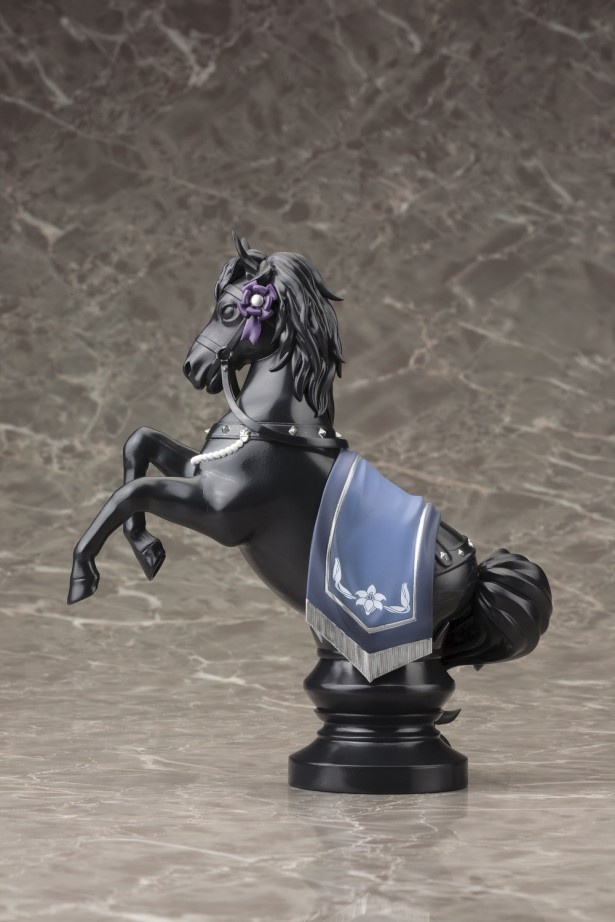 チェスのナイトをイメージした馬のフィギュアのサイド
