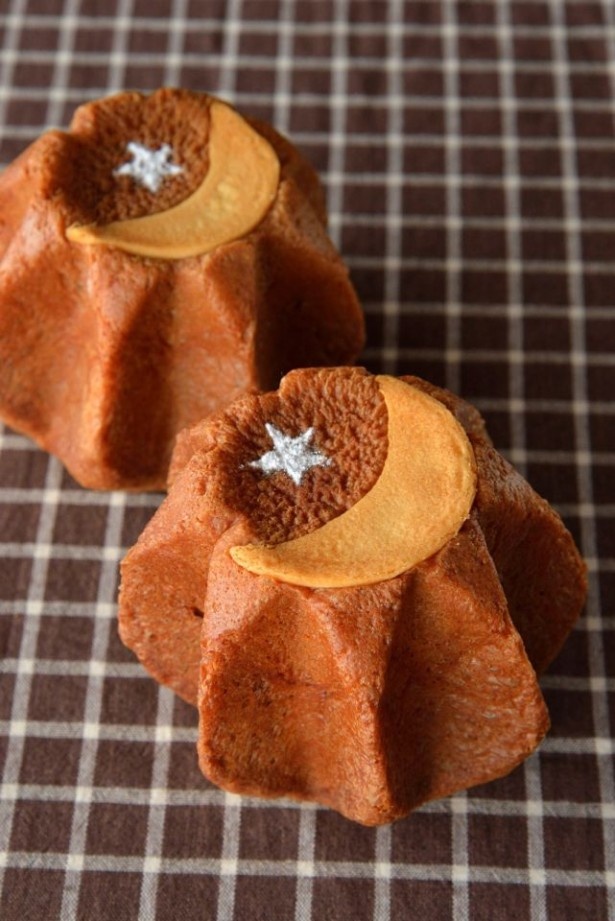 卵とバターを贅沢に使用した生地に、チョコレートの風味を加えた「チョコパンドーロ」(320円)