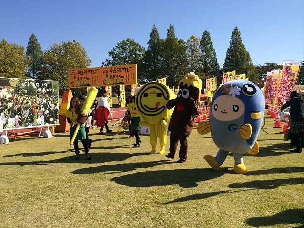 B-1グランプリが開幕！地元のキャラクターたちも応援に駆けつけた