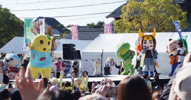 【写真を見る】これは見もの！ふなっしーもステージで大暴れ