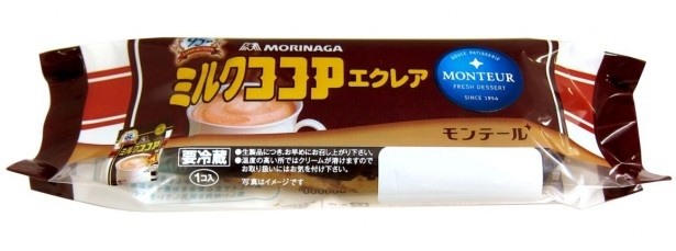 ミルクココアカスタードとホイップクリーム、練乳入りクリームをエクレア生地にたっぷり詰めた「森永ミルクココア エクレア」(参考小売価格129円、11月1日発売)