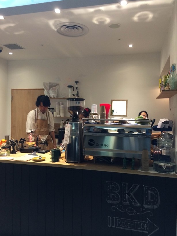 10：00～17：00オープンの「COFFEE STAND」は気軽に立ち寄れる。受付もこちらで