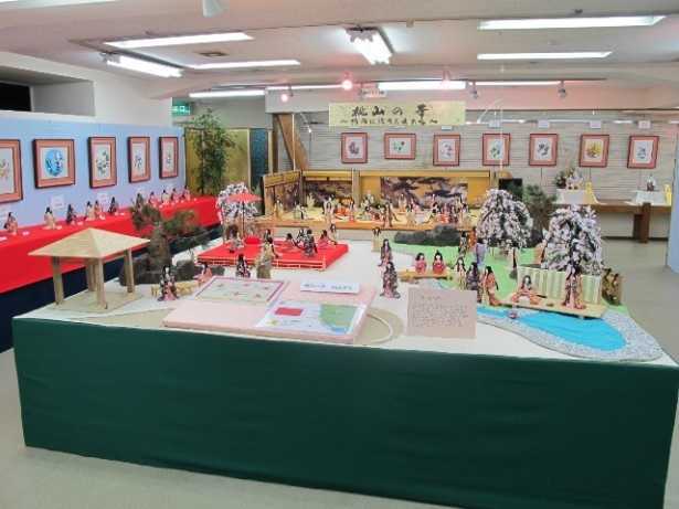 毎年文化の日に合わせて開催される｢久月人形学院 作品展｣の様子。今年は香港教室から日本人形の出品も！