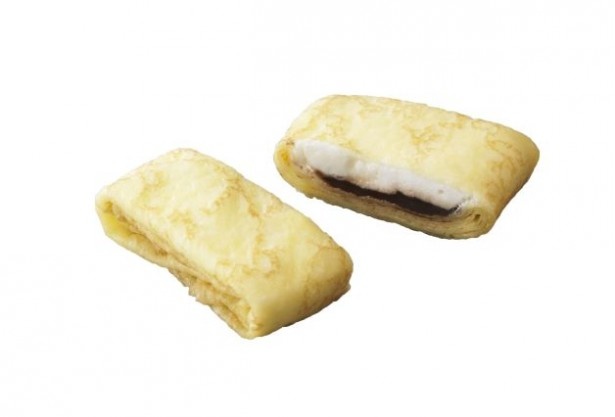 ホイップクリームとチョコレートクリームをたっぷり詰めた「ミニクレープ(チョコ味)」(108円)