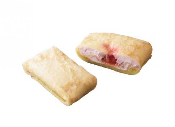 甘酸っぱいイチゴの風味を楽しめる「ミニクレープ(いちご味)」(108円)