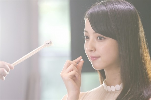 「ジムで運動して汗をいっぱいかいて、家ではショウガ鍋とかを食べて、とにかく代謝をあげるようにしています」と普段の生活を明かした
