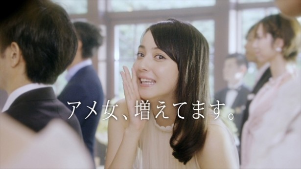「ヒアルロン酸入り」と連呼する佐々木