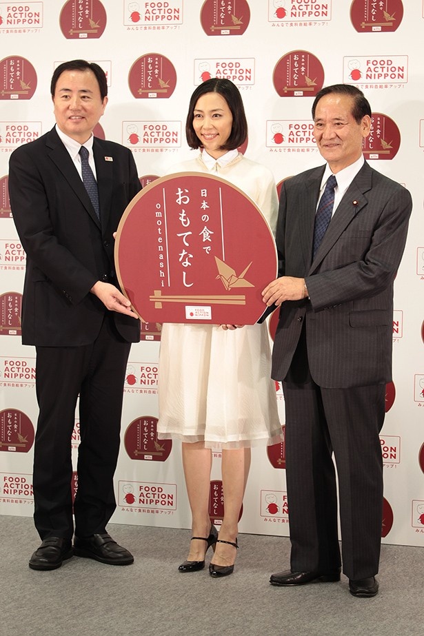 吉田雅彦観光省観光地域振興部長(写真左)は、海外の観光客にもアピールしたいと話した