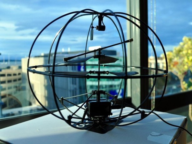 【写真を見る】リモコン不用！脳波で操縦するラジコンヘリコプター「Puzzlebox Orbit」