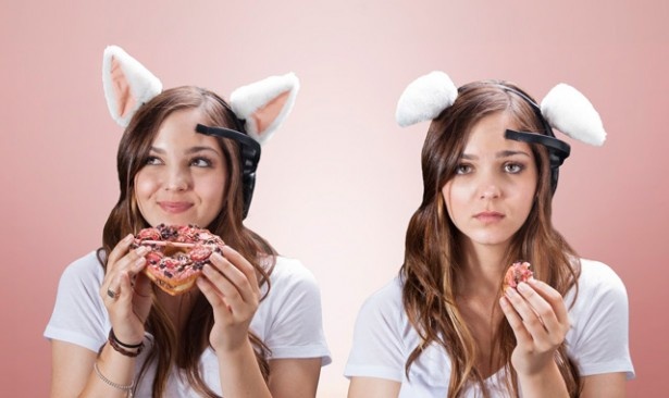 脳波センサーが装着者の感情を読み取って動きを変える「necomimi」