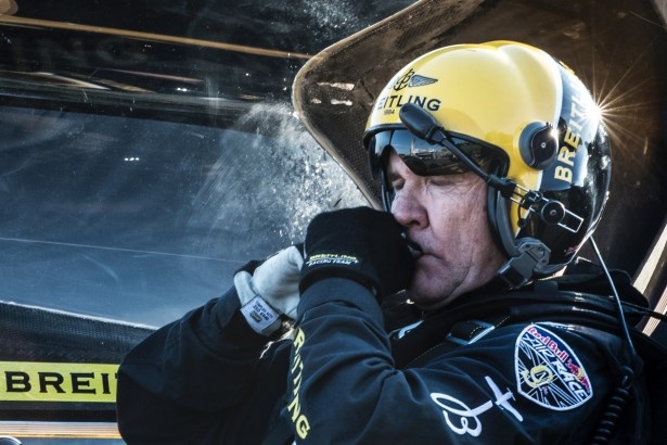 目を瞑って精神を高めるナイジェル・ラム選手。2014年のシリーズチャンピオンの座を手にした