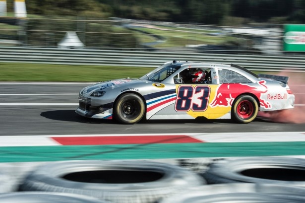 アメリカで行われているレース、Nascarのマシーンも登場！