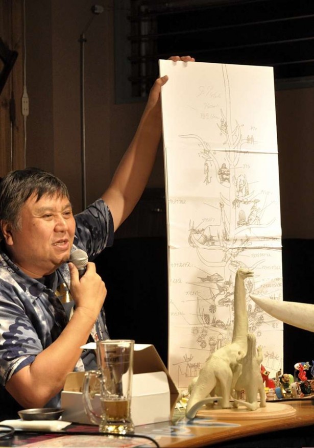 第2部で、1メートルの太陽の塔に入れる生命の樹の構想を語る宮脇社長
