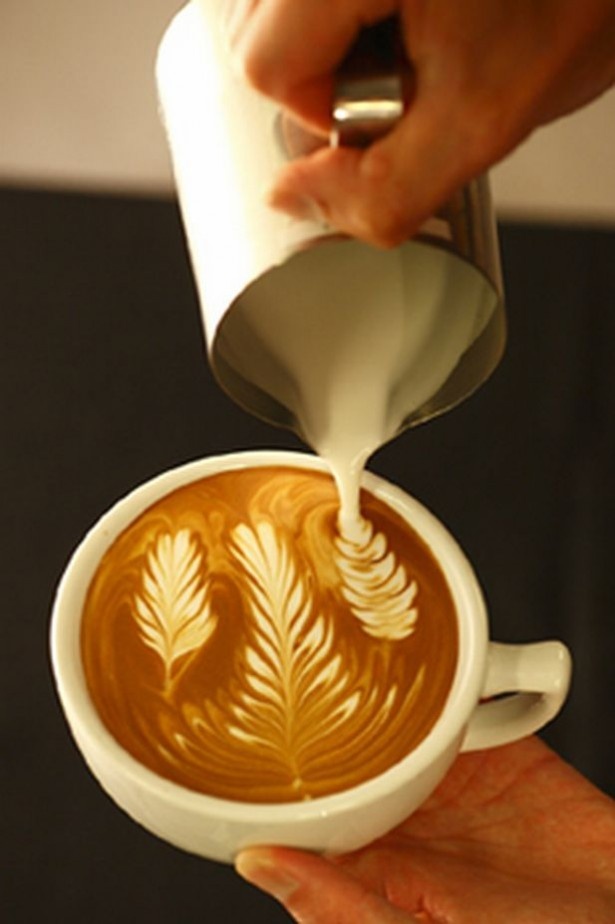 【写真を見る】世界最高レベルのラテアーを誇るSTREAMER COFFEE COMPANY