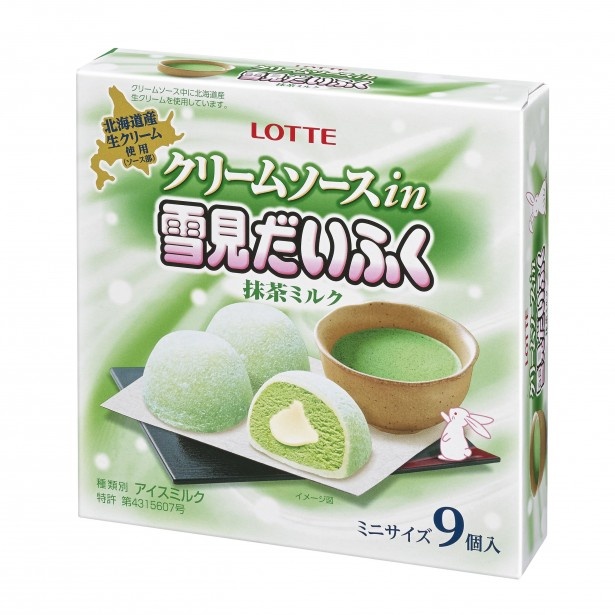 【写真を見る】9月に発売された「クリームソース in 雪見だいふく 抹茶ミルク」(9個入　希望小売価格・税抜380円)。 クリームソース入りの抹茶アイスを餅で包んだ和菓子風アイス