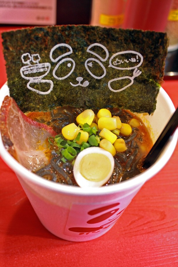 パンダラーメン「赤」は旨辛四川味。特製四川ダレはピリ辛で温まること間違いなし！