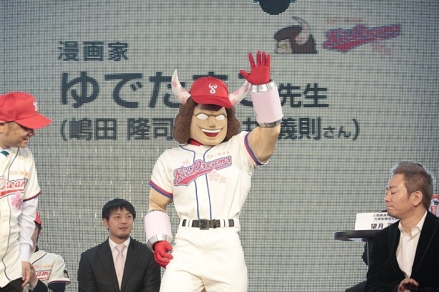 球団マスコットの「バッファローマン」の登場で会場は一気にヒートアップ