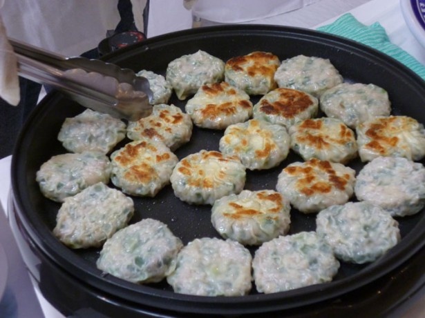 「康華楼」の「特製ニラまん」（店舗販売は未定）はモチモチでニラがたっぷり