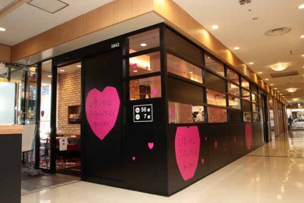 一晩で”オトナカワイイ”外観にチェンジした銀座ナイン店。このような店舗は全国に8店舗ある