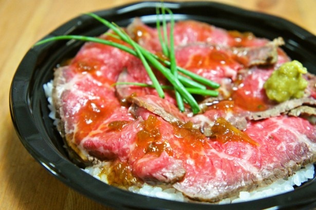 キッチンカーでは「DA Fiori（ダ フィオーリ）」の鎌倉ローストビーフ丼￥650～