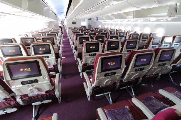 11/11から福岡-バンコク線に導入されたタイ国際航空の最新鋭機B787機内